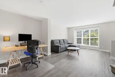 Interior photo 1 of 206 SOUTHFORK DR
