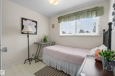 Interior photo 2 of 117 MAYFAIR MEWS ME NW