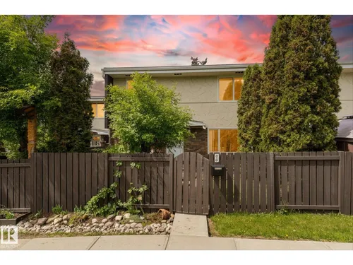 210 ROSELAND VG NW, Edmonton - $174,900