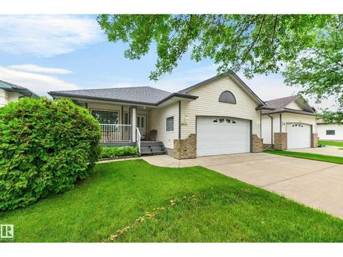 8011 164 AV NW, Edmonton - $459,900
