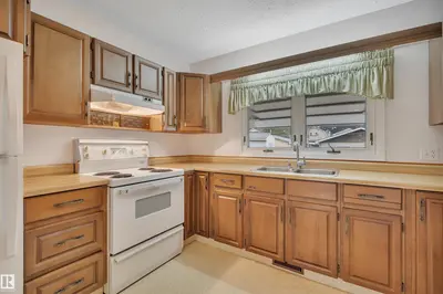 Interior photo 4 of 11527 88 ST NW