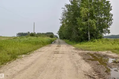 Interior photo 4 of Twp Rd 534 and Hwy 43
