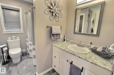 Interior photo 2 of 4928 50A AV