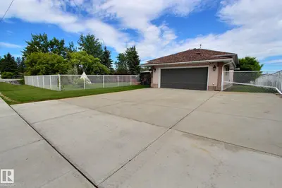 Interior photo 1 of 4928 50A AV