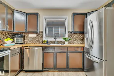 Interior photo 4 of 5018 52 ST