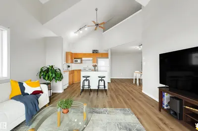 Interior photo 4 of #427 3425 19 ST NW