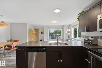 Interior photo 2 of 17621 10 AV SW SW