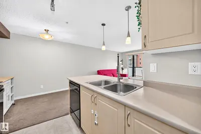 Interior photo 3 of #218 13907 136 ST NW