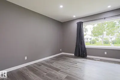 Interior photo 3 of 11211 104 ST NW