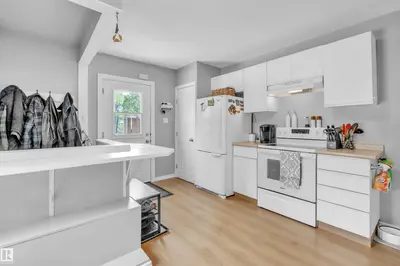 Interior photo 1 of 5712 50 AV