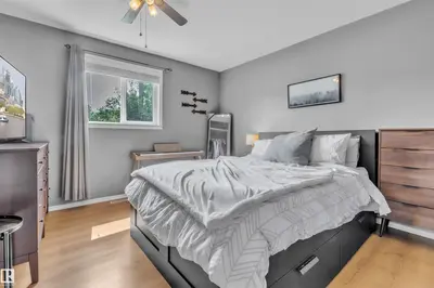 Interior photo 2 of 5712 50 AV
