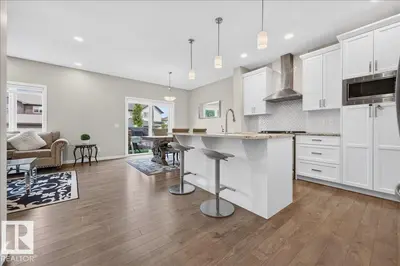 Interior photo 4 of 2709 Collins Crescent SW SW