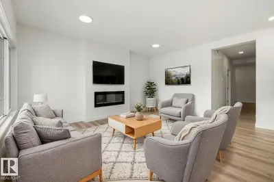 Interior photo 3 of 1315 11 AV NW