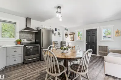 Interior photo 2 of 816 Baptiste Drive