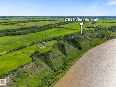 Interior photo 2 of 17545 VICTORIA TR