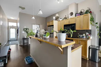 Interior photo 2 of #713 10503 98 AV NW