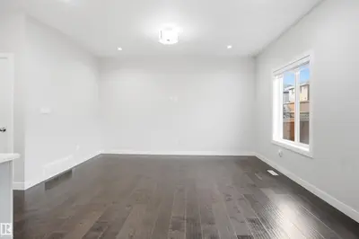 Interior photo 4 of #46 1703 16 AV NW