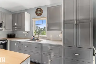 Interior photo 2 of 57023 RGE ROAD 220