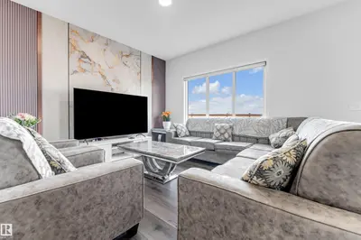 Interior photo 4 of 4610 72 AV