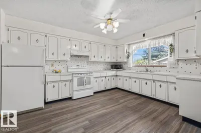 Interior photo 3 of 6708 31 AV NW NW