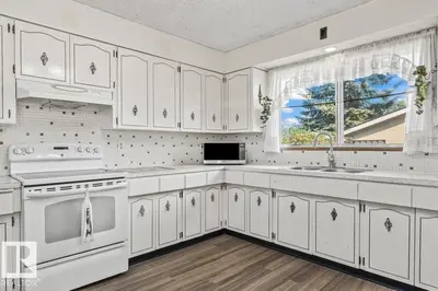 Interior photo 2 of 6708 31 AV NW NW