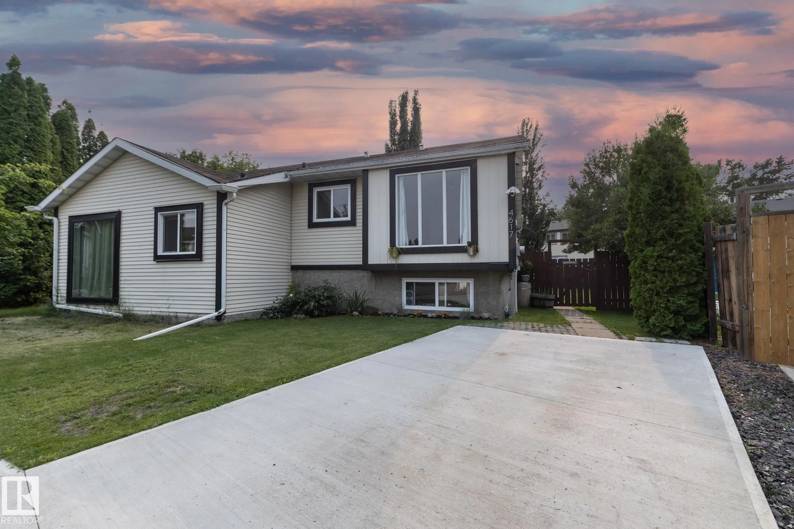 4617 35 AV NW, Edmonton - 5 bedroom Duplex for sale