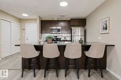 Interior photo 4 of 