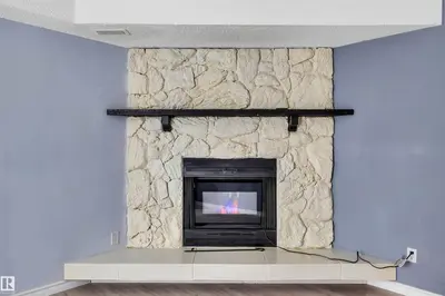 Photo 2 of 14204 31 ST NW