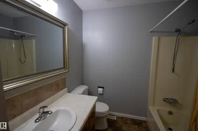 Interior photo 3 of 4725 45 Ave