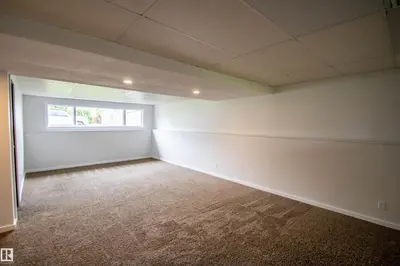 Interior photo 4 of 4725 45 Ave