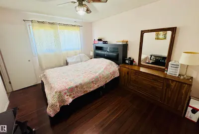 Interior photo 2 of 4210 48 AV