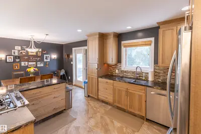 Interior photo 4 of 25 53051 RGE ROAD 211