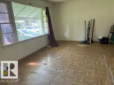 Interior photo 1 of 5218 45 AV