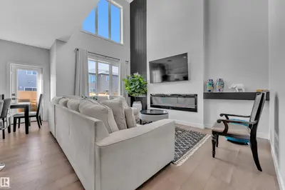 Interior photo 1 of 3615 42 AV