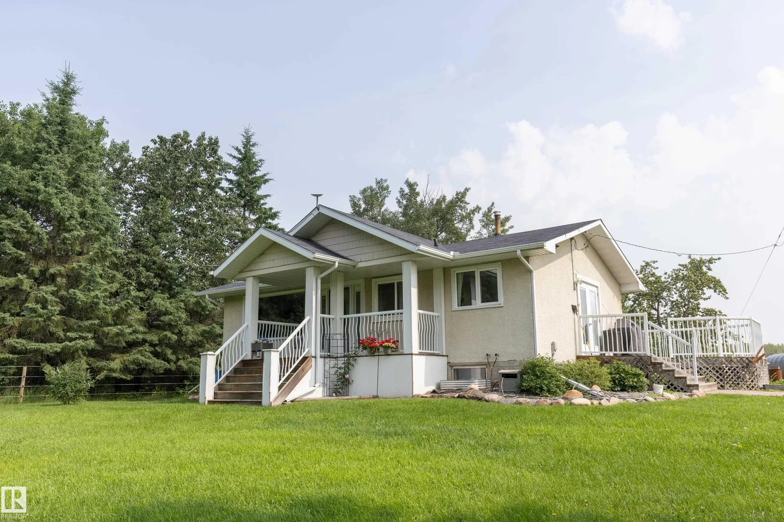 191062 HWY 16, Rural Lamont County - 2 bedroom Detached Single Family for sale