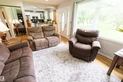 Interior photo 3 of 191062 HWY 16
