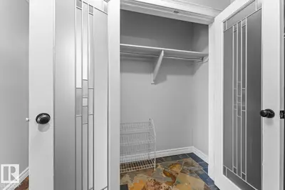 Interior photo 3 of #307 911 10 ST