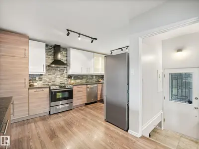 Interior photo 4 of 15224 79A AV NW