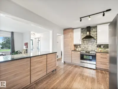 Interior photo 3 of 15224 79A AV NW