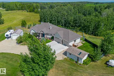 Interior photo 1 of 1307 TWP ROAD 533