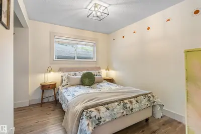 Interior photo 4 of 23 GLENHAVEN CR