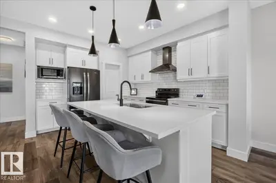 Interior photo 4 of 3805 CHERRY LO SW