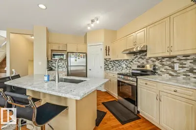 Interior photo 4 of 306 HILLIARD CL NW