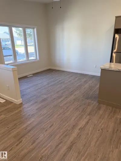 Interior photo 2 of 4313 54 AV