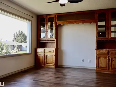 Interior photo 3 of 4306 55 Ave