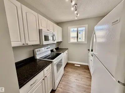 Interior photo 3 of 11430 139 AV NW