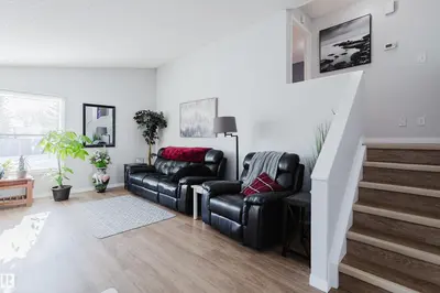 Interior photo 1 of 6 KINISKI CR NW