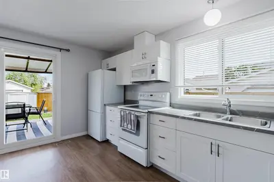 Interior photo 4 of 6 KINISKI CR NW