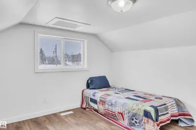 Interior photo 3 of 5107 52 Ave