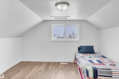 Interior photo 4 of 5107 52 Ave